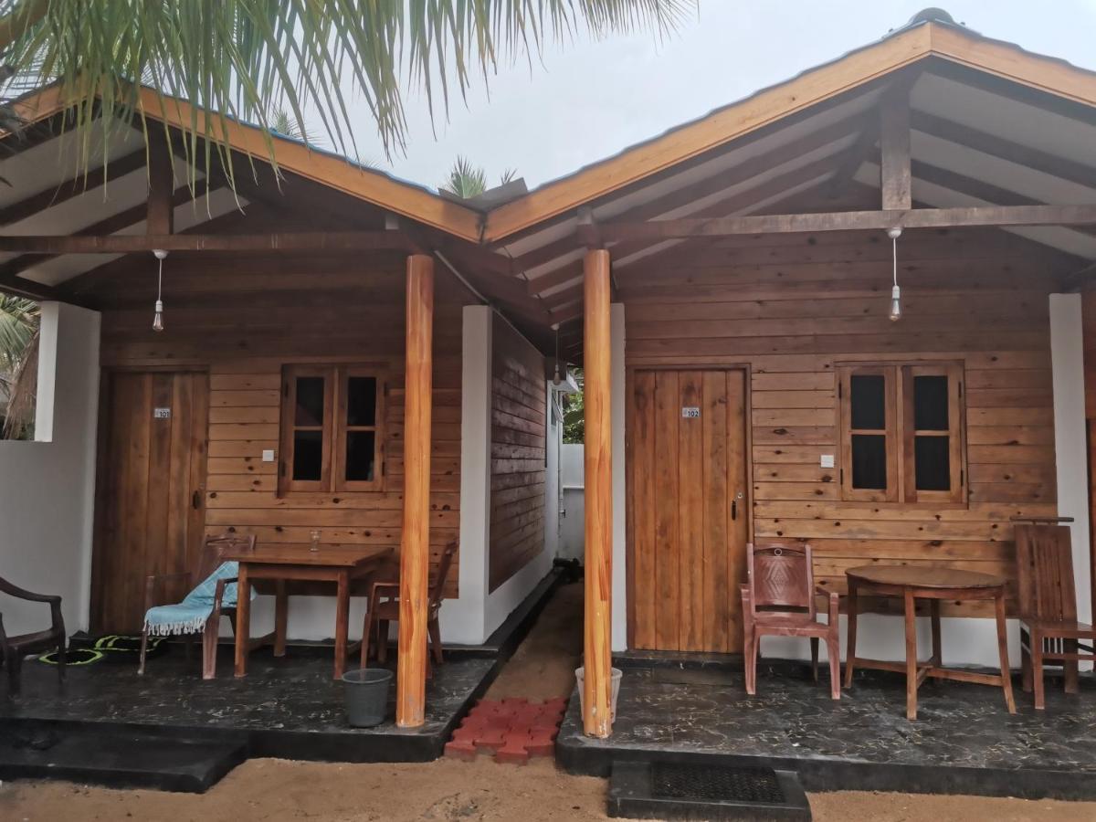 Bashi Eco Beach Cabana 호텔 트링코말리 외부 사진